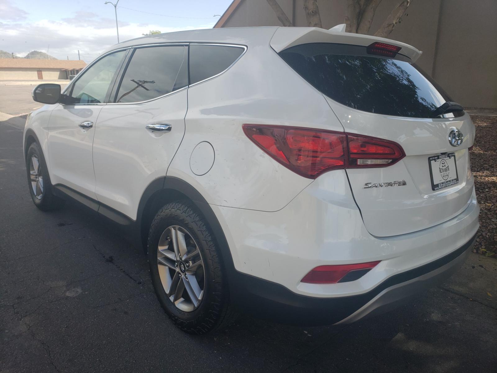 2017 WHITE /gray and black Hyundai Santa Fe SE sport (5NMZT3LB6HH) with an 2.4L L4 DOHC 16V engine, 4-Speed Automatic transmission, located at 323 E Dunlap Ave., Phoenix, AZ, 85020, (602) 331-9000, 33.567677, -112.069000 - 2017 Hyundai Santa Fe Sport,........A Must See!! No accidents, Ice cold AC. The SUV is gorgeous inside and out. Power windows, Power door locks, Touch screen Stereo/CD Player, Phone sync, Bluetooth, Backup camera, Beautiful gray and black interior with gray cloth seats in near perfect condition, Inc - Photo #5